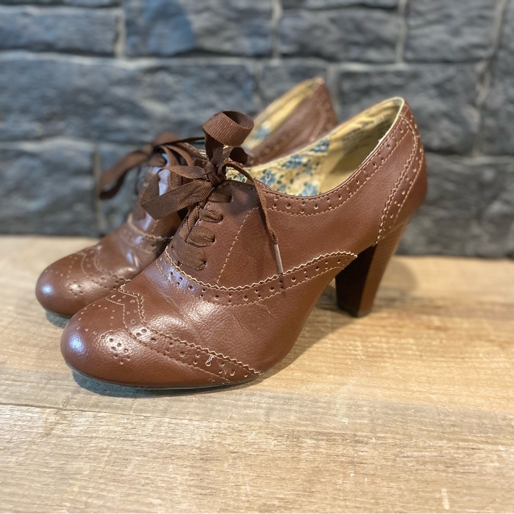 American Eagle Brown Heels
